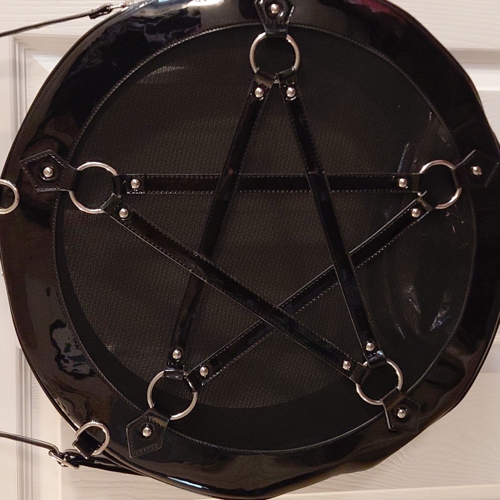 KILLSTAR LARGE PENTAGRAM ROUND MESH WEEKENDER,TRAVEL BAG,BEACH BAG NWOT - Picture 11 of 12